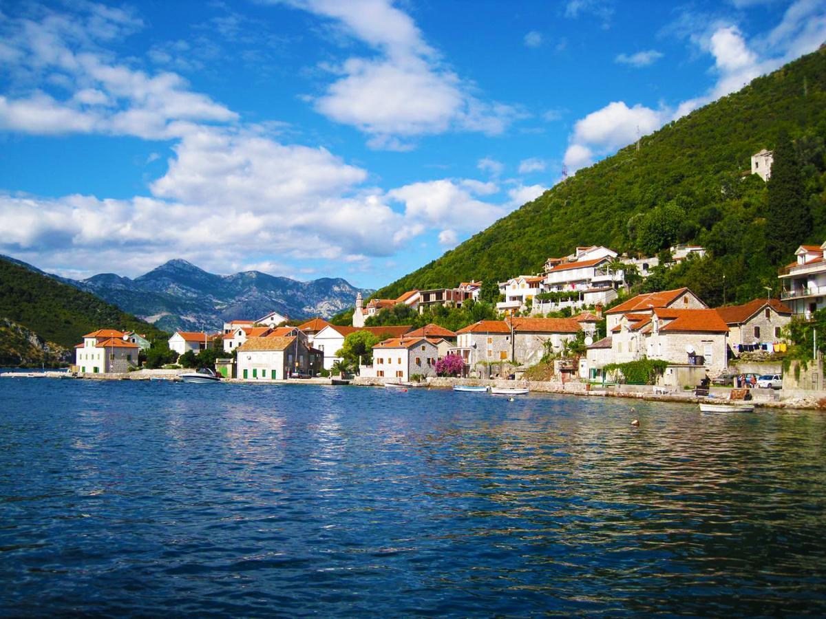 Apartments Lola Tivat Eksteriør bilde